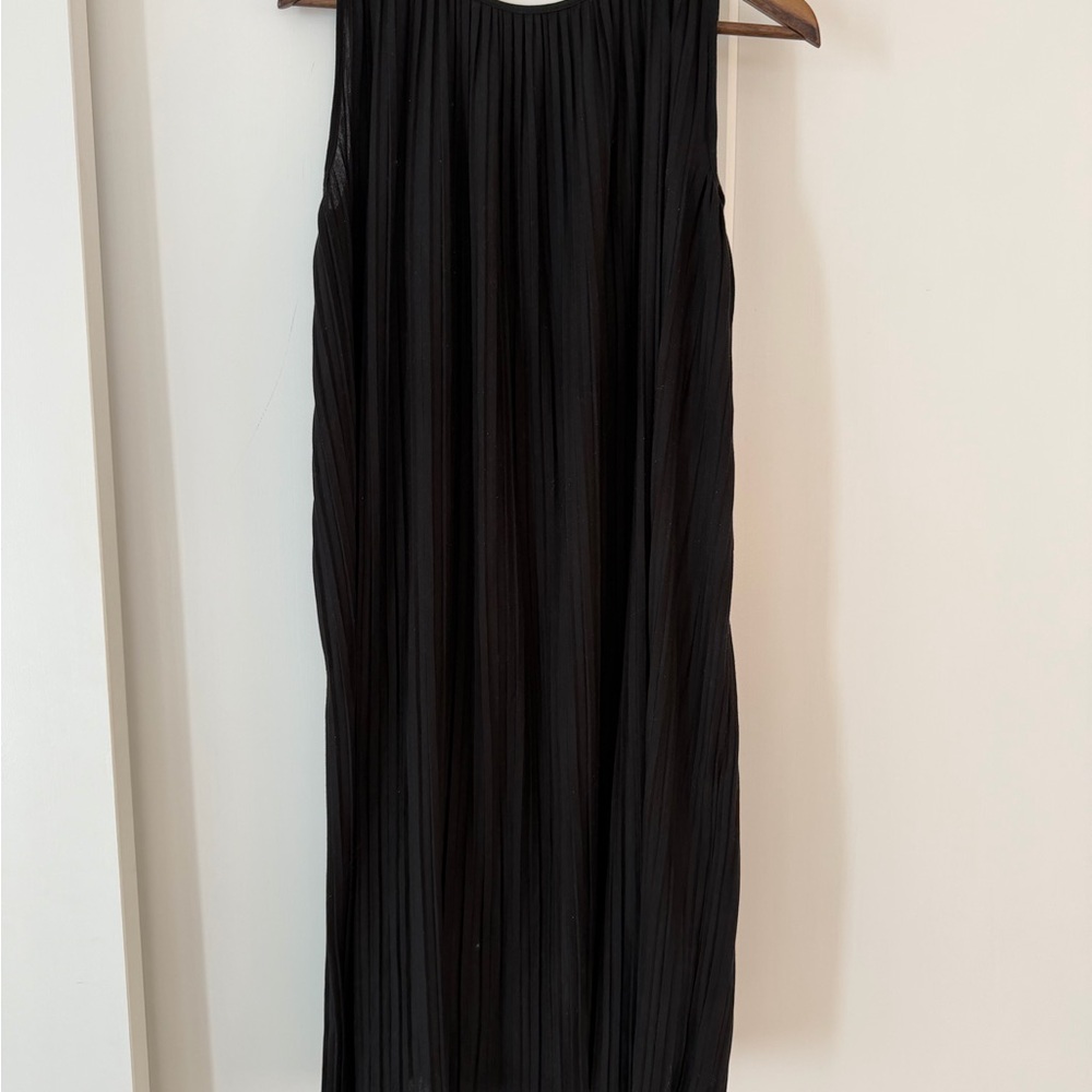 Uniqlo Black Sleeveless Pleated Maxi Dress